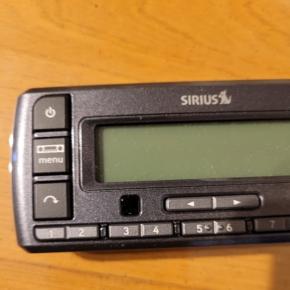 Sirius XM receiver. - Picture 2 of 9